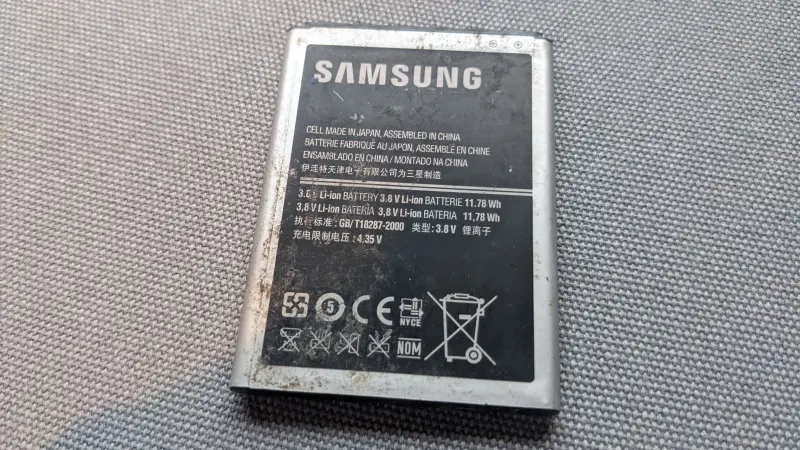 Greitai senka telefono baterija? 7 dalykai prieš ją keičiant