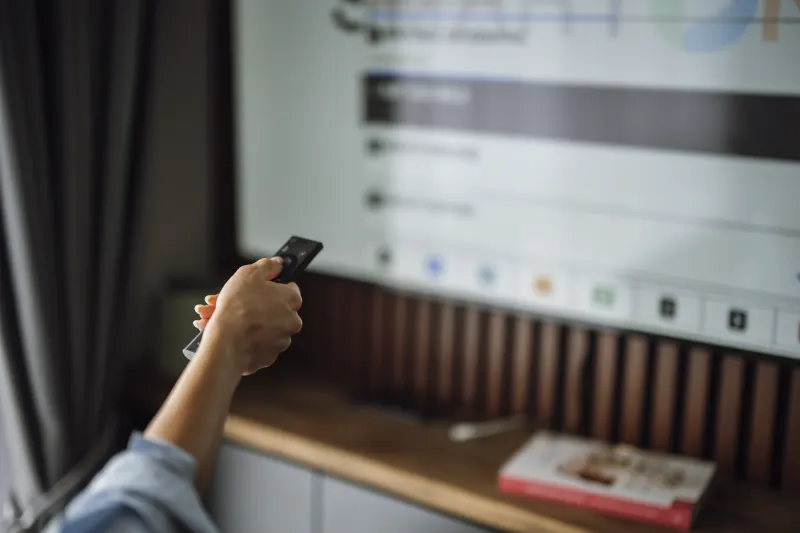 Išmanusis televizorius mato daugiau nei ekraną: ką apie namų „Wi-Fi“ įrenginius jam atskleidžia tinklas?