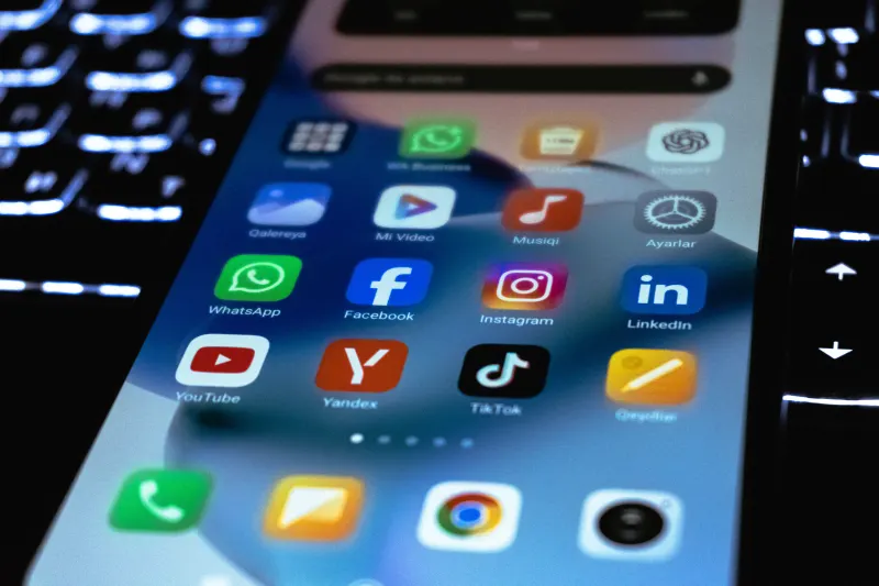Ar turėtume galėti išjungti socialinių tinklų algoritmus? ES jau suteikė dalį šios teisės