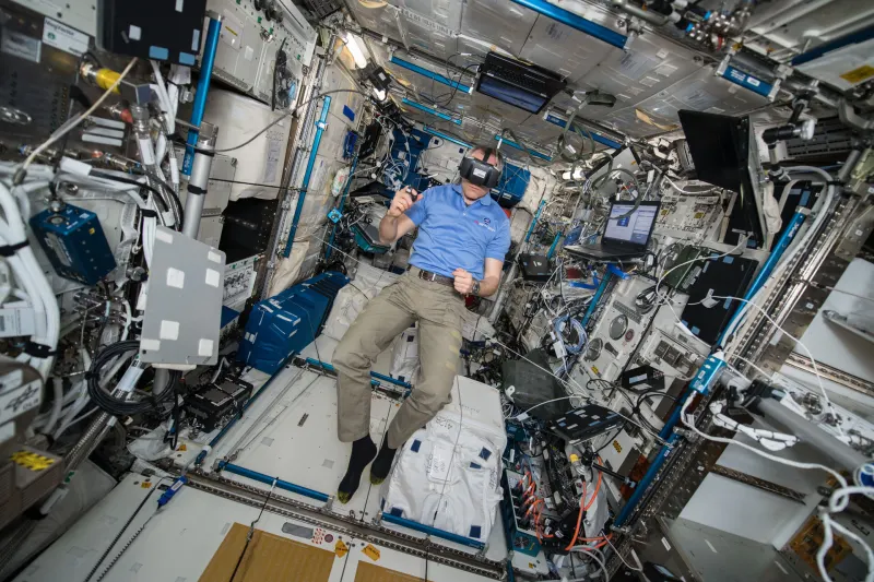 Jei laikas reliatyvus, ar astronautui kosmose kalendorius eina kitaip?