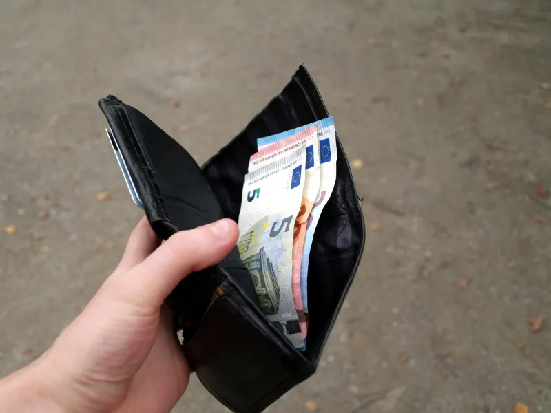 Kodėl 1000 eurų didesnė alga greitai gali pasijusti „normali“