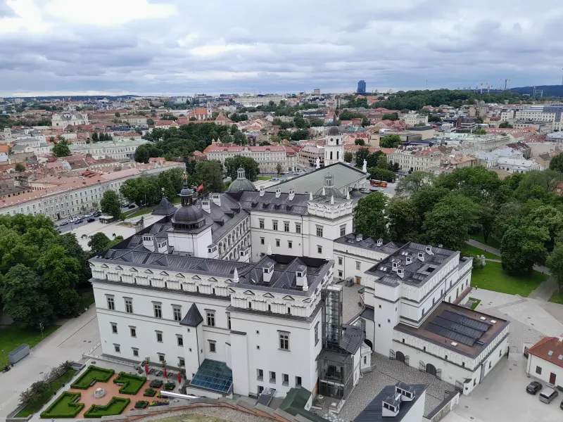 Nuoma, iPhone, kava ir degalai: kiek darbo valandų kainavo 2020 m. ir dabar