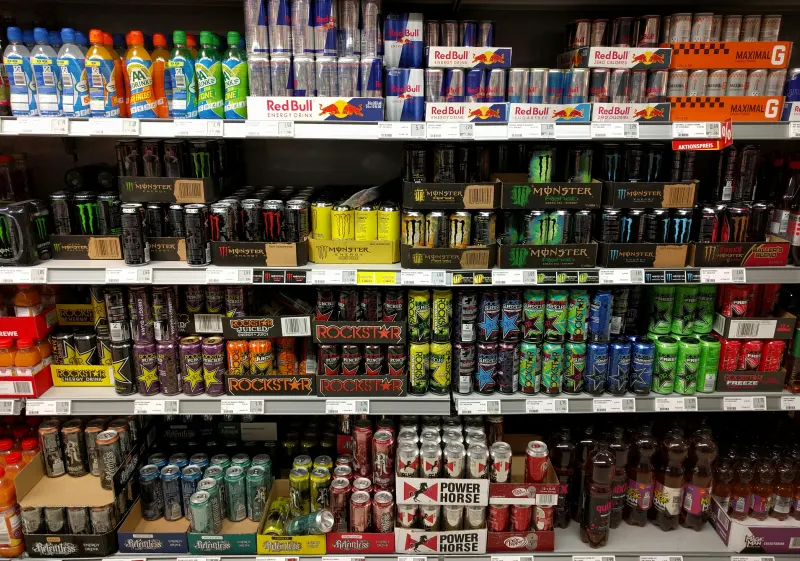 Kodėl po energinių gėrimų gali pradėti migdyti, nors kofeino – apie 400 mg?