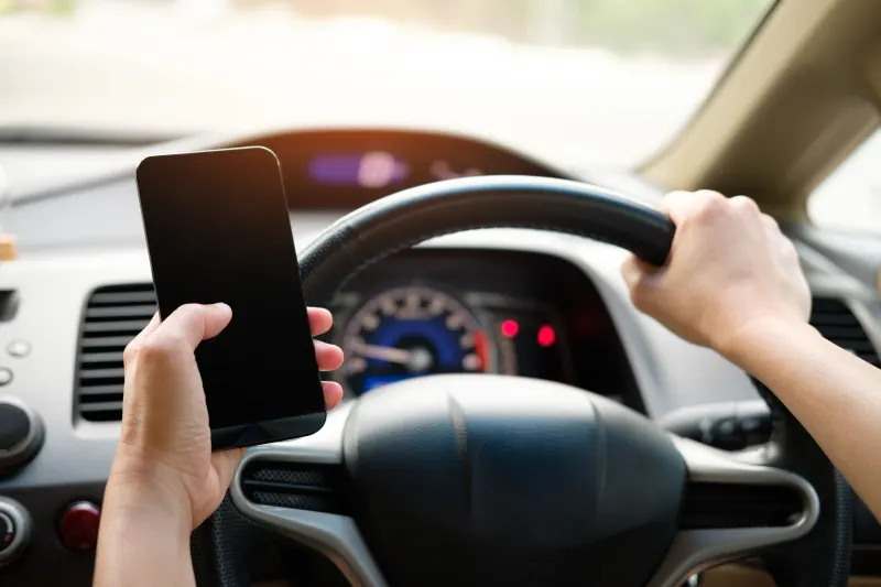 Keleivis ar telefonas: kas iš tiesų labiausiai blaško vairuotoją?