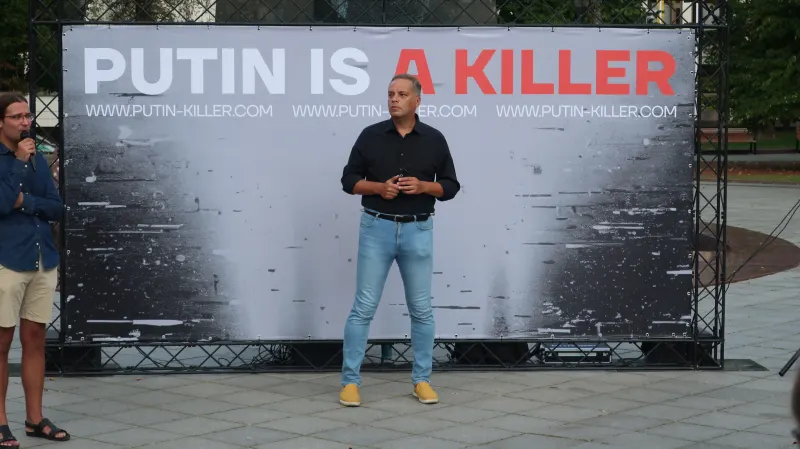 Nuo Hitlerio saliuto iki veidą dengiančios kaukės: kas proteste leidžiama, o kas ne?