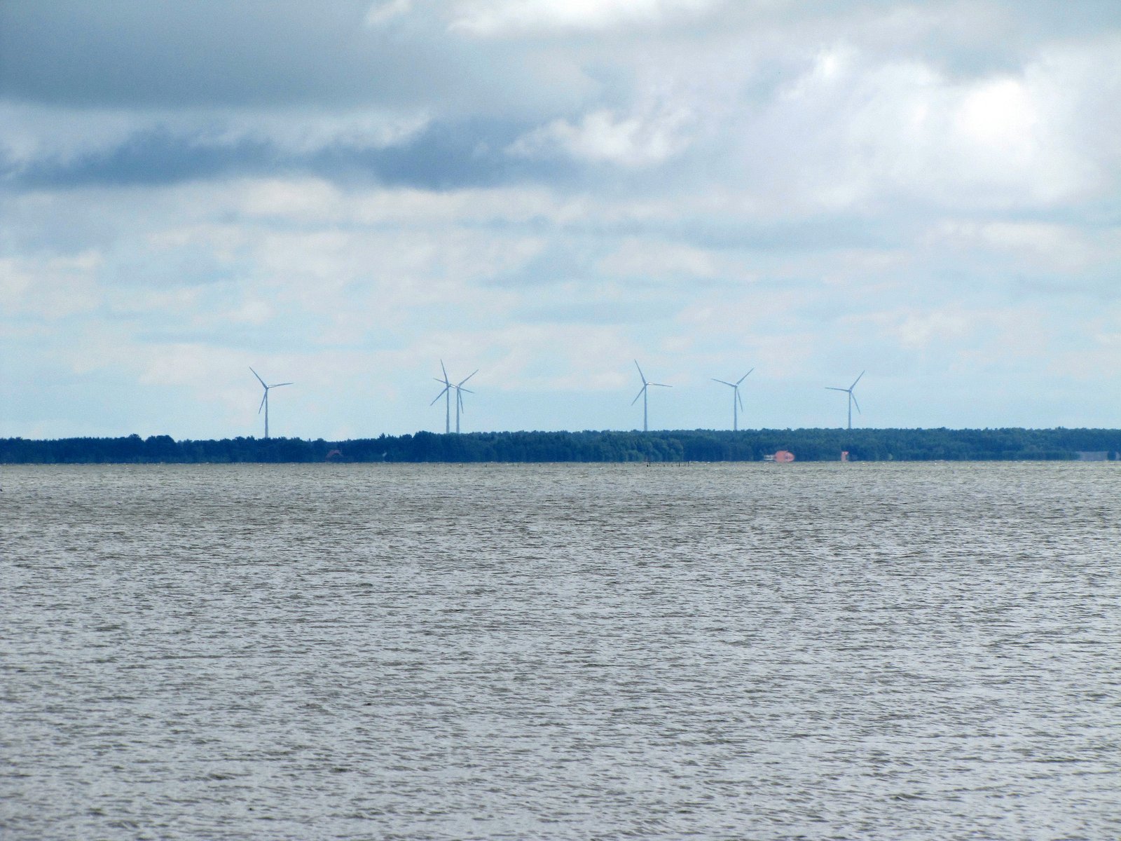 Spalio 9-oji: Lietuvos vėjo elektrinės pasiekė 2 219 MW rekordą