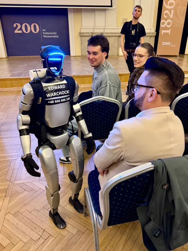 Vilniuje pasirodė Edward Warchocki: robotas bendravo su MO lankytojais